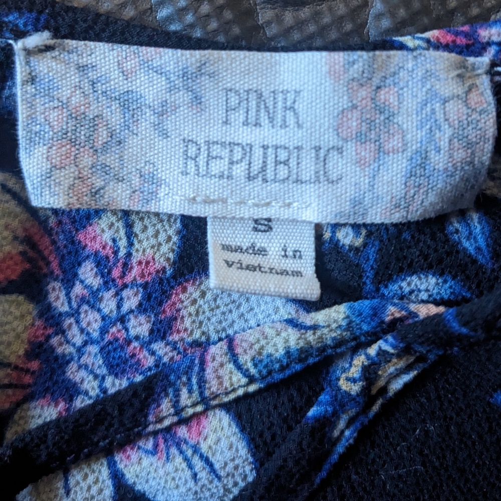 Blouse - Picture 2 of 3